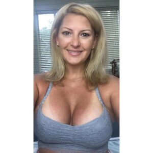 Milf divorcée du 12 cherche jeune amant